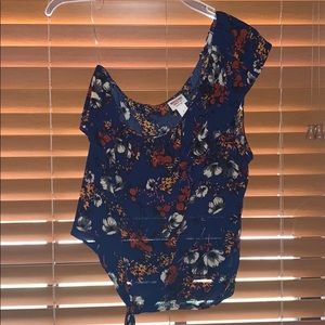 One shoulder floral top!